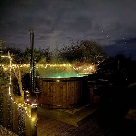 Golf & Family Chill Cottage, Hot-Tub, Beach 10 Min كوليرين المظهر الخارجي الصورة